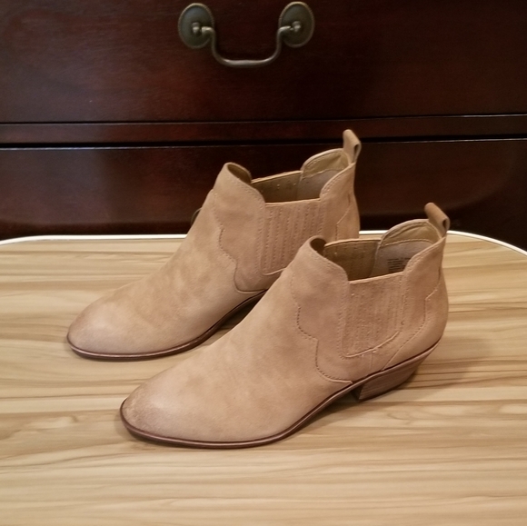 Brand NEW Leather G.H Bass & Co. Ankle Booties - Picture 2 of 6